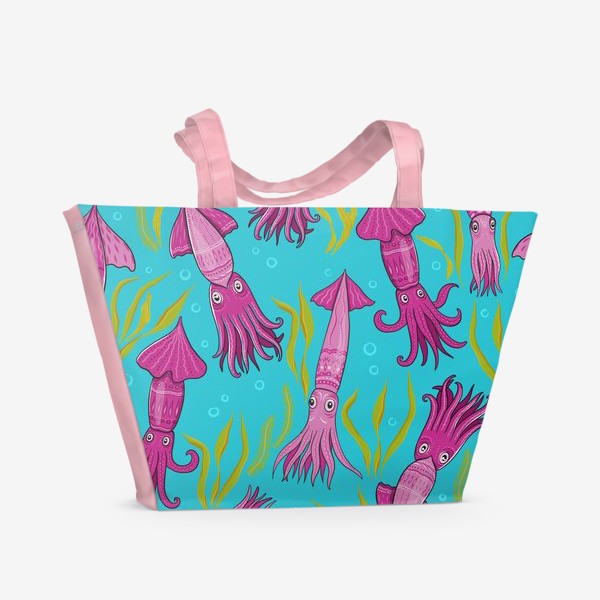 Пляжная сумка «Сиренево-розовые кальмары с орнаментом на фоне моря. Кальмаро-паттерн.»