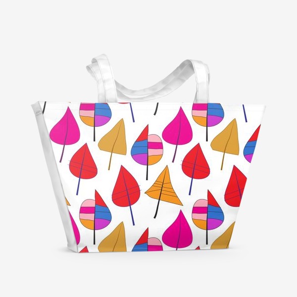 Пляжная сумка «Белый фон с абстрактными разноцветными листьями красного,  желтого, голубогоб розового цвета »