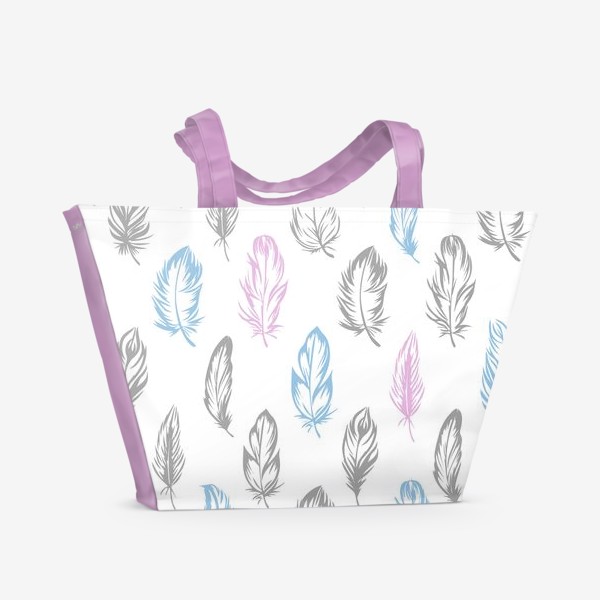 Пляжная сумка &laquo;Серые, голубые, розовые перышки на белом бесшовный паттерн&raquo;