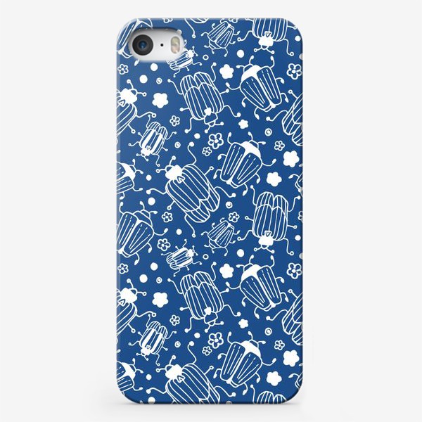 Чехол iPhone «Белые жуки с цветами на синем фоне»