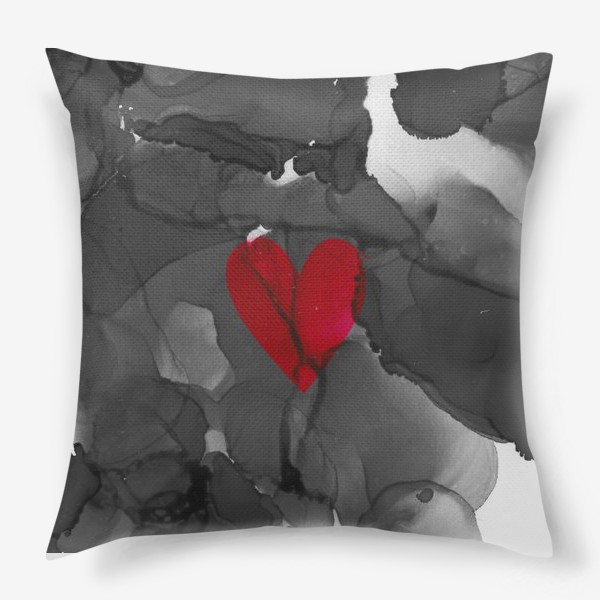 Подушка «Красное сердце на фоне черных разводов»