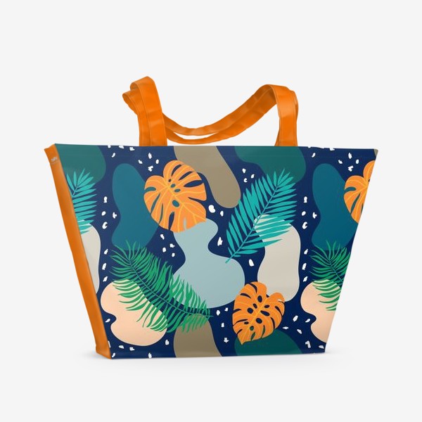 Пляжная сумка «Абстрактный современный узор с оранжевыми листьями монстеры и пальмы в темных тонах. Летний тропический рисунок»