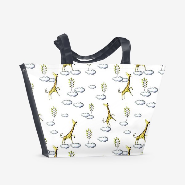 Пляжная сумка «Паттерн с жирафами на облаках »