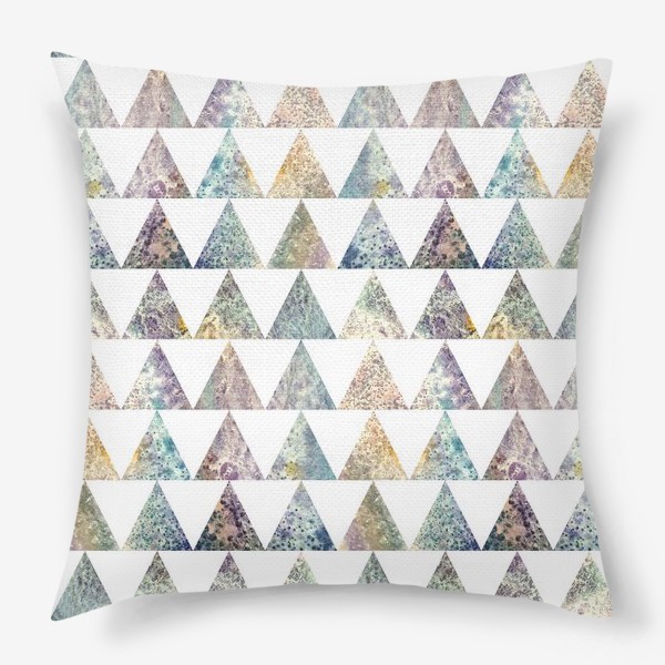 Подушка «Акварельные треугольники»
