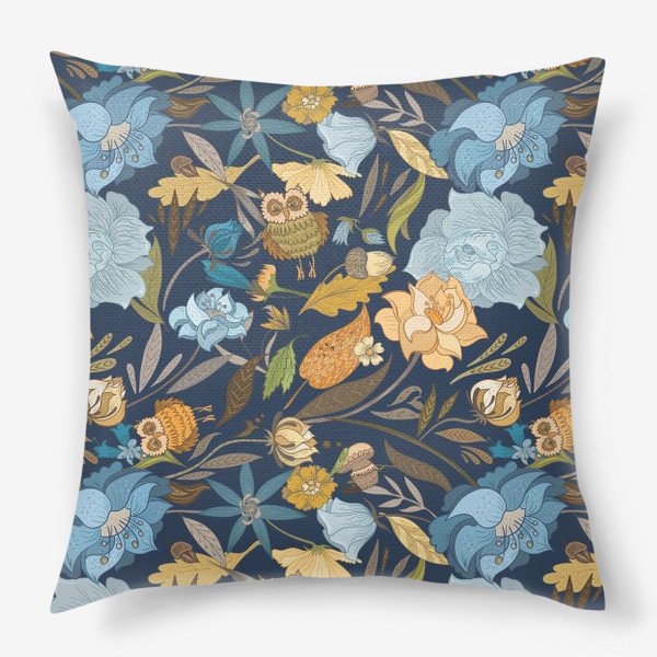 Подушка &laquo;Лесной осенний паттерн с совами и голубыми цветами на синем фоне&raquo;