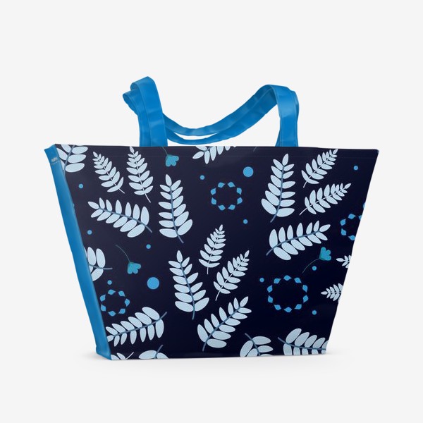 Пляжная сумка «Зимний узор. Скандинавский  ботанический  узор с голубыми листьями на темно-синем фоне»