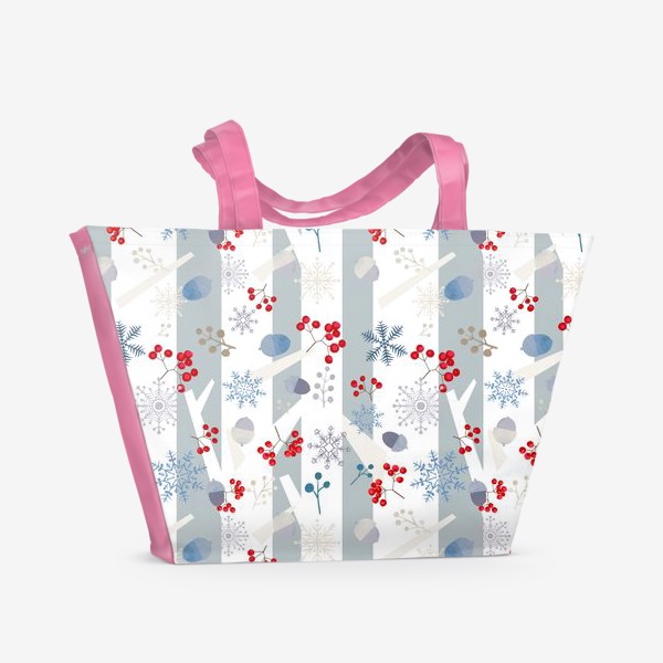 Пляжная сумка «Зимняя сказка. Пастельные цвета, деревья, снежинки и яркие красные ягоды»