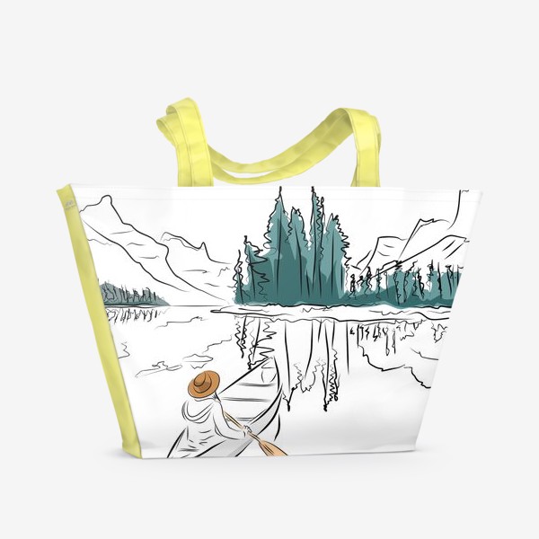 Пляжная сумка «Девушка в шляпе в лодке каноэ плывет по озеру в горах среди ёлок»