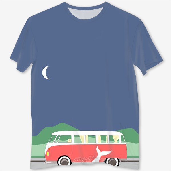 Футболка с полной запечаткой «Винтажный автобус на дороге весной, дерево, зелень и луна»