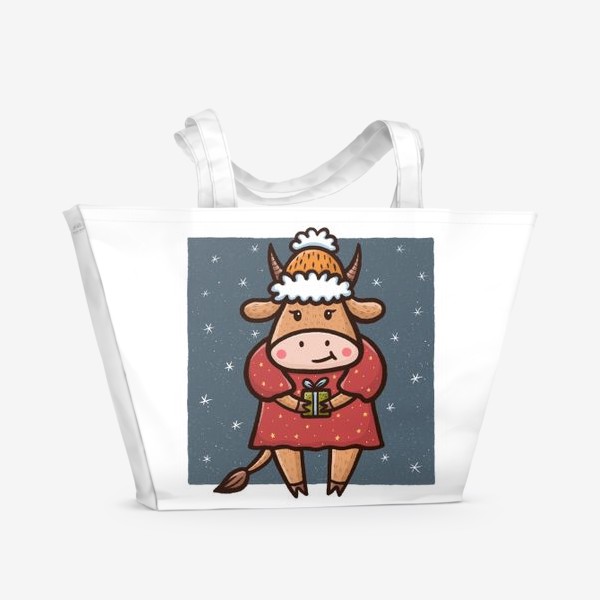Пляжная сумка &laquo;Милая корова с подарком на белом фоне. Новый год 2021&raquo;