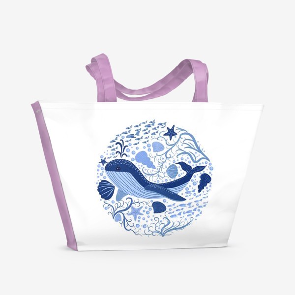Пляжная сумка «Милый кит в скандинавском стиле в окружении ракушек, рыб, водорослей»