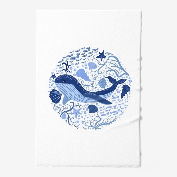 Полотенце «Милый кит в скандинавском стиле в окружении ракушек, рыб, водорослей»
