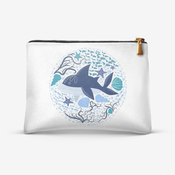 Косметичка «Милая акула в скандинавском стиле в окружении ракушек, рыб, водорослей»